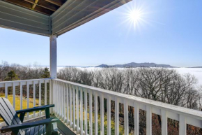 2 Mi to Beech Mtn Fully Remodeled Condo with Patio!